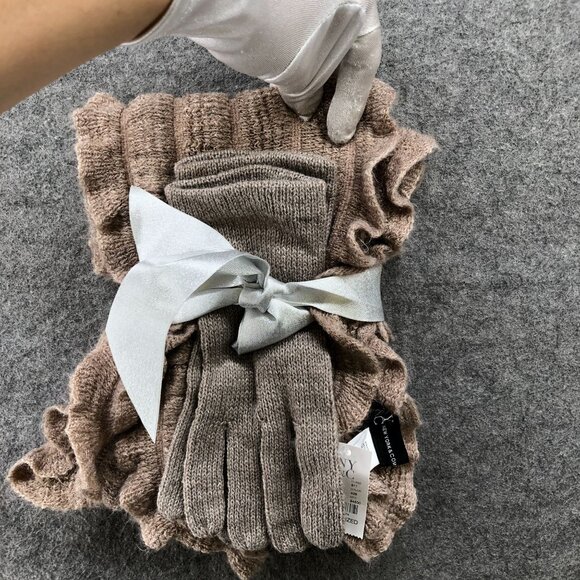 NWT New York & Company Winter Scarf / Gloves Gift Set. Knit Ruffle Light Brown - Picture 3 of 5